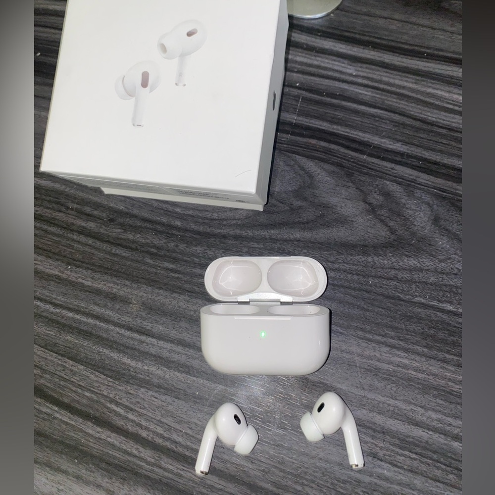 COPY - AirPod pros 2nd gen perfect condition